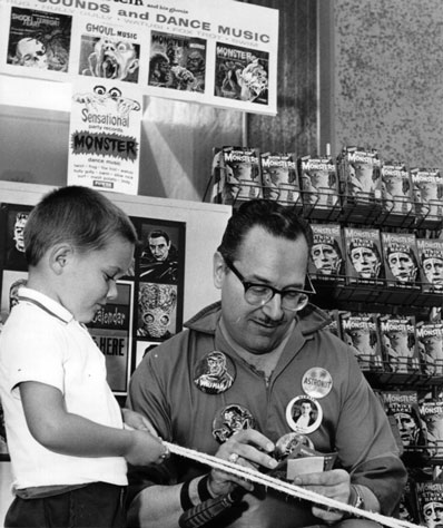 Uncle Forry signing