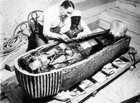 Carter with Tut's Mummy